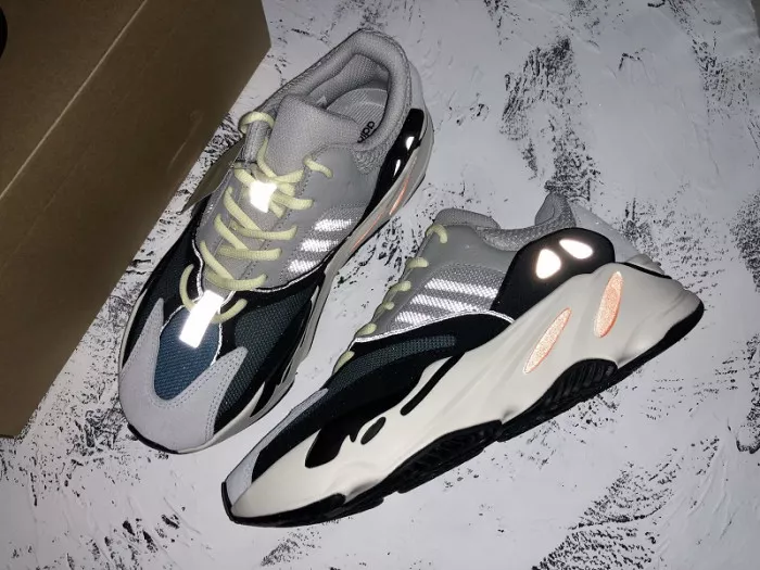 Rep 【Free Shipping】 Adidas Yeezy 700 Boost Wave Runner B75571 0112