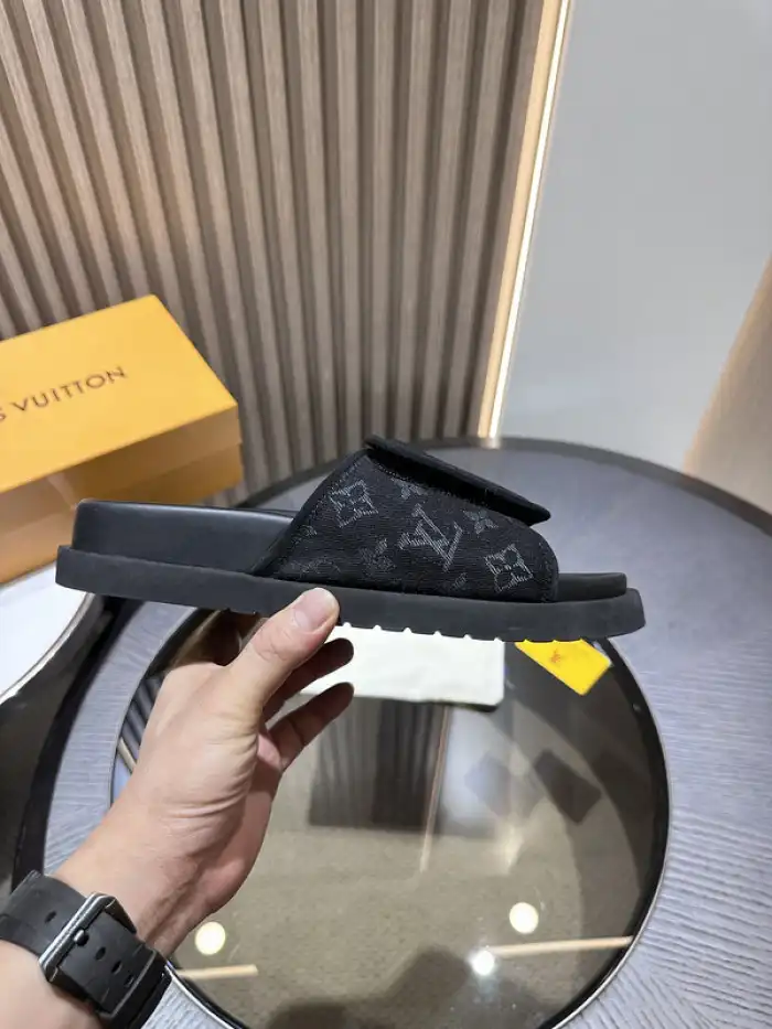 Rep 【Free Shipping】 LV Miami Mule 24052705 0130