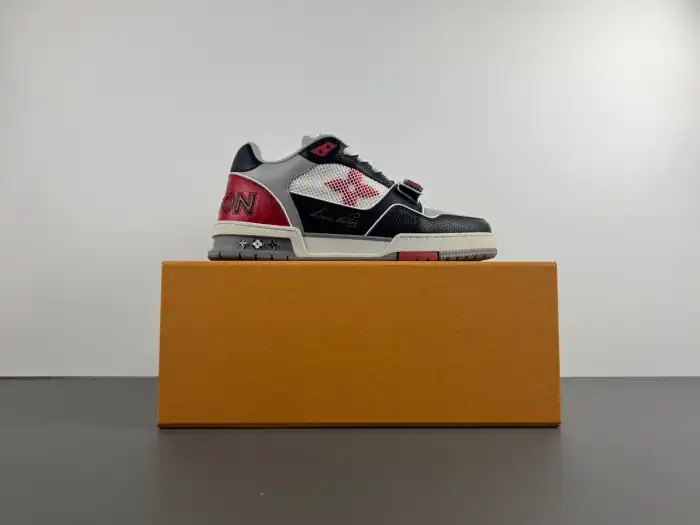 Reps 【Free Shipping】 LV TRAINER SNEAKER 24083001 0130