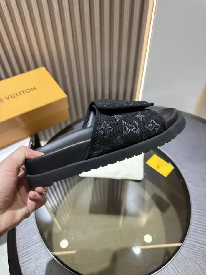 Rep 【Free Shipping】 LV Miami Mule 24052705 0130