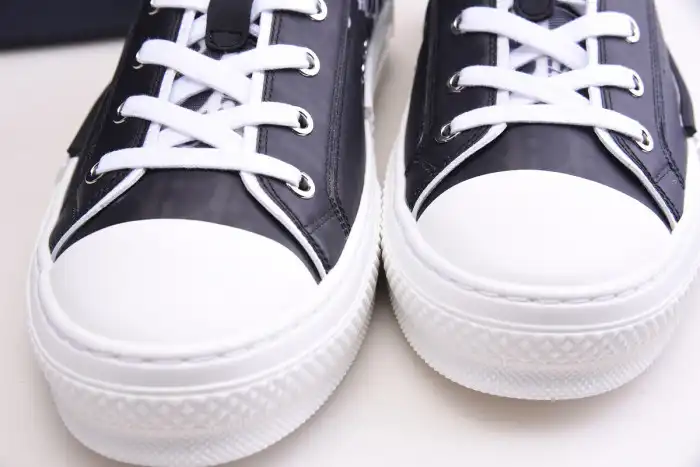 Cheap 【Free Shipping】 DR B23 Low Top Oblique Sneaker Black & White 0126