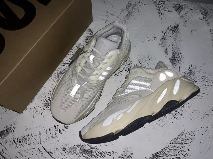 Reps 【Free Shipping】 Adidas Yeezy Boost 700 Analog EG7596 0112