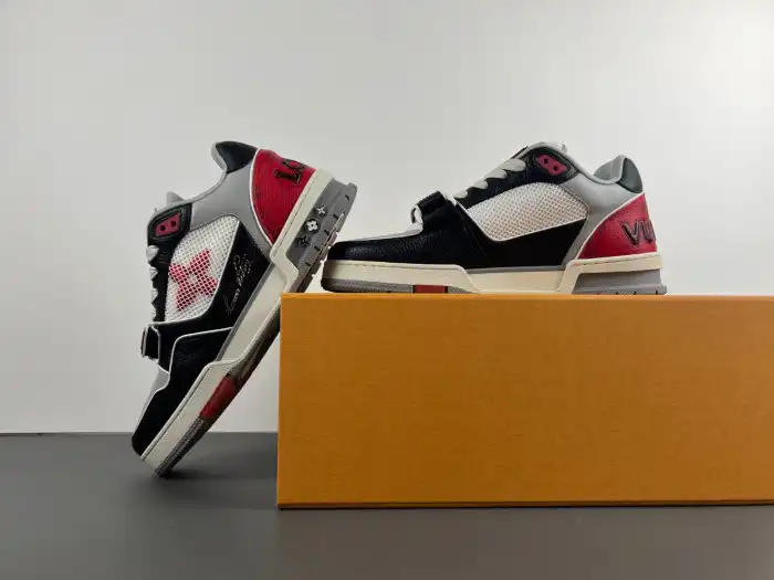 Reps 【Free Shipping】 LV TRAINER SNEAKER 24083001 0130