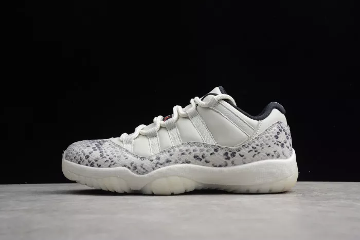 【Free Shipping】 Air Jordan 11 Low SE Snake Light Bone CD6846-002 0113