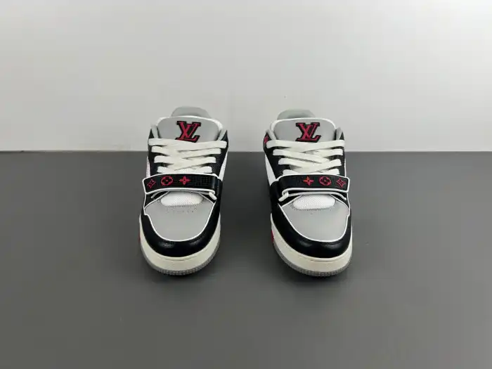 Reps 【Free Shipping】 LV TRAINER SNEAKER 24083001 0130