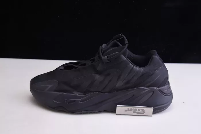 【Free Shipping】 Adidas Yeezy Boost 700 MNVN Triple Black FV4440 0112